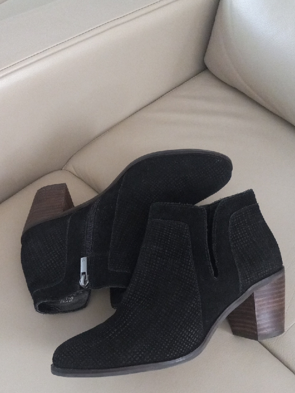 Lucky Brand Black Suede Textured Ankle Booties with Stacked Heel Size 8.5M